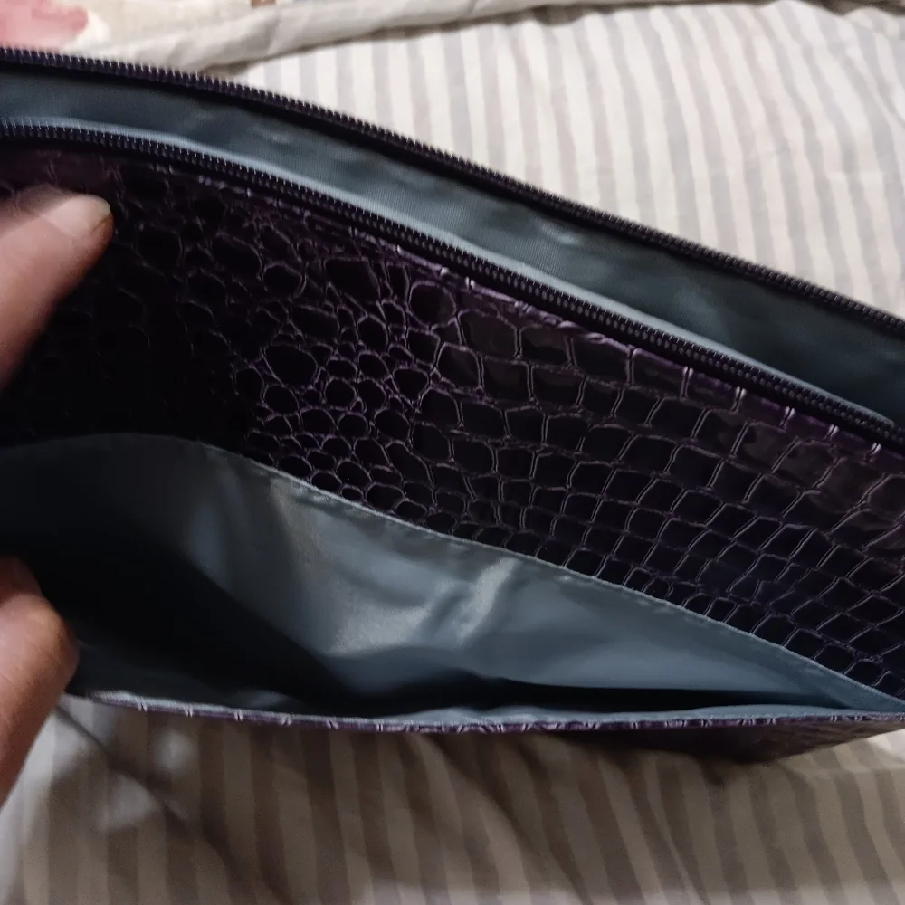 Small computer 🧜‍♀️ purple bag crocodile print